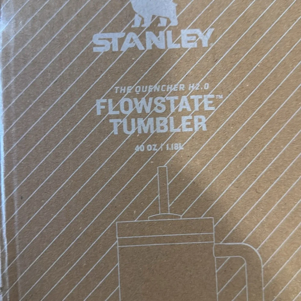 New - Stanley Snoopy Quencher H2.0 Tumbler - Picture 5 of 5